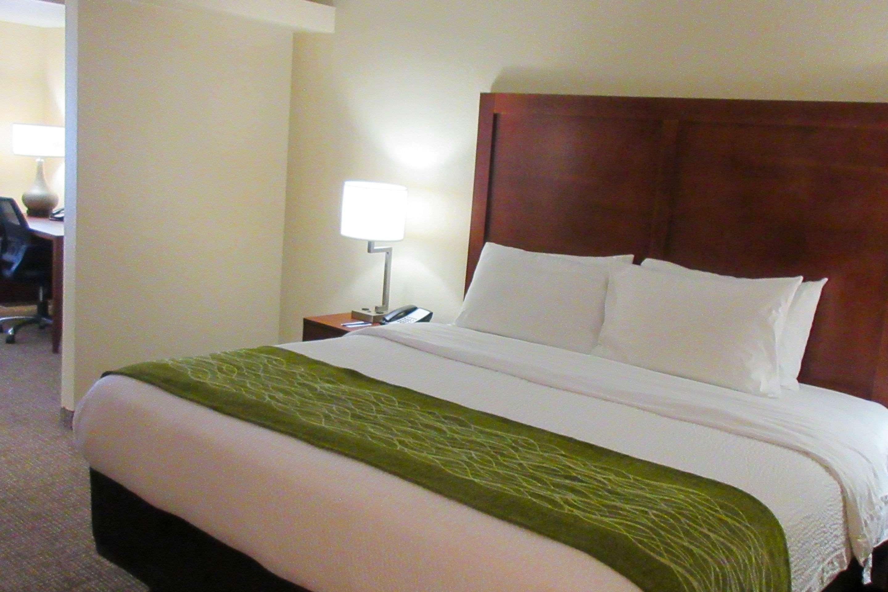 Comfort Inn & Suites Phoenix North - Deer Valley Exteriör bild