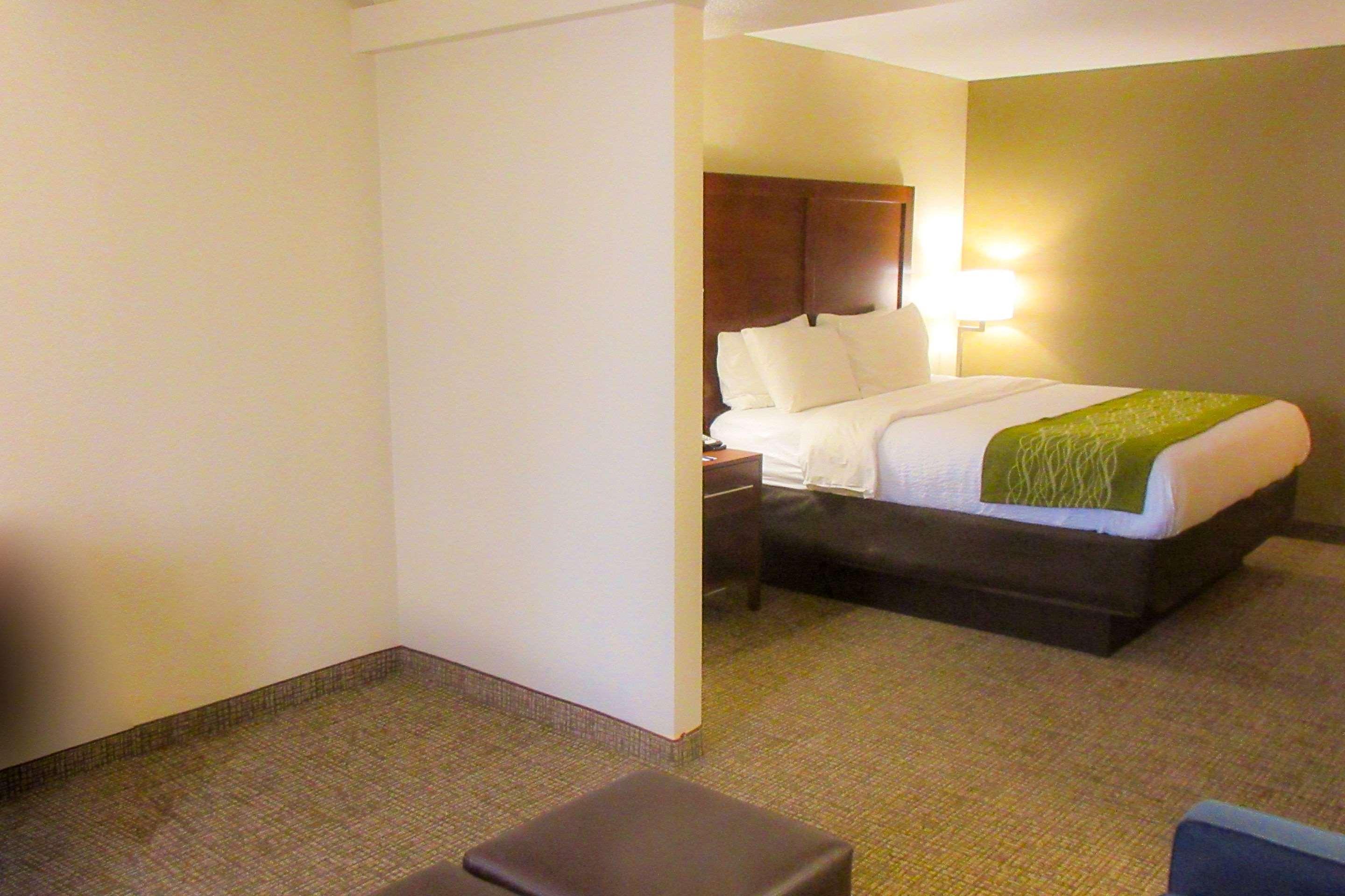 Comfort Inn & Suites Phoenix North - Deer Valley Exteriör bild