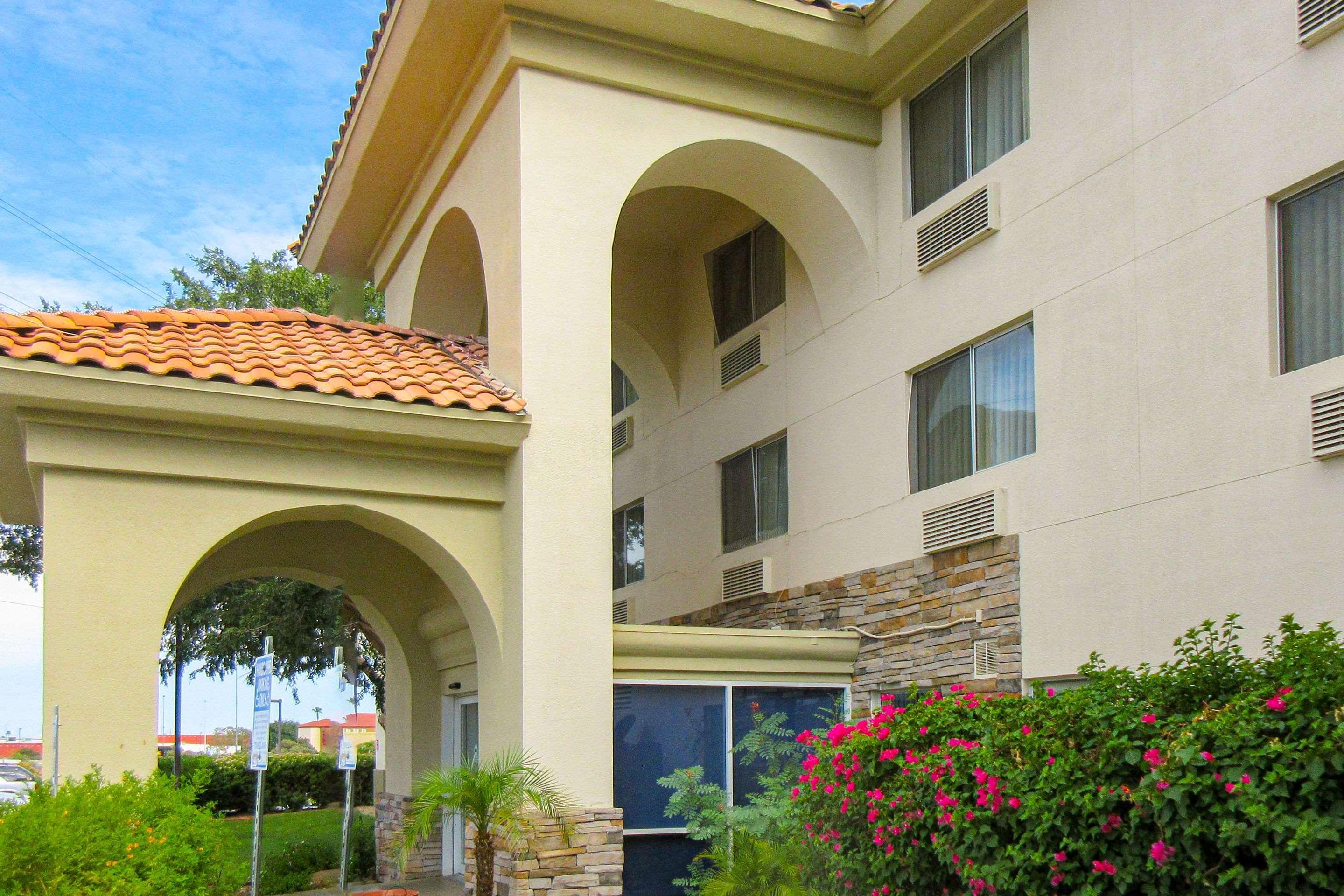 Comfort Inn & Suites Phoenix North - Deer Valley Exteriör bild