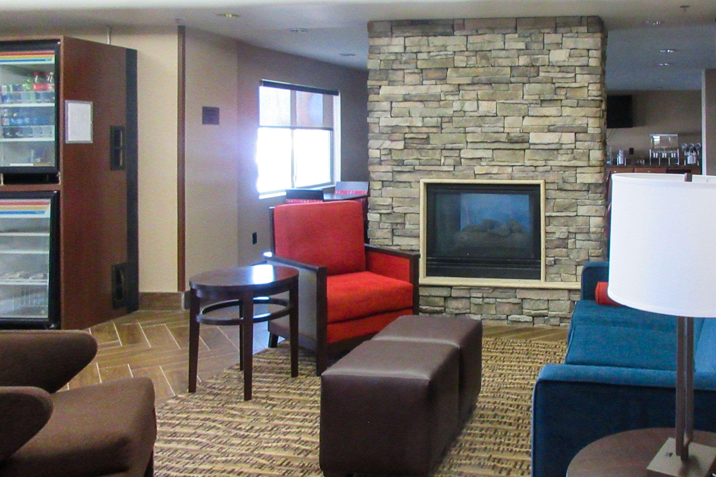Comfort Inn & Suites Phoenix North - Deer Valley Exteriör bild